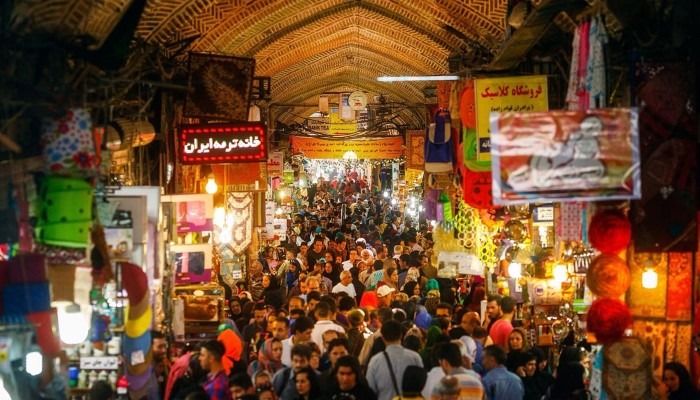 بازار بزرگ تهران: بورس لباس نوجوان پسرانه در تهران